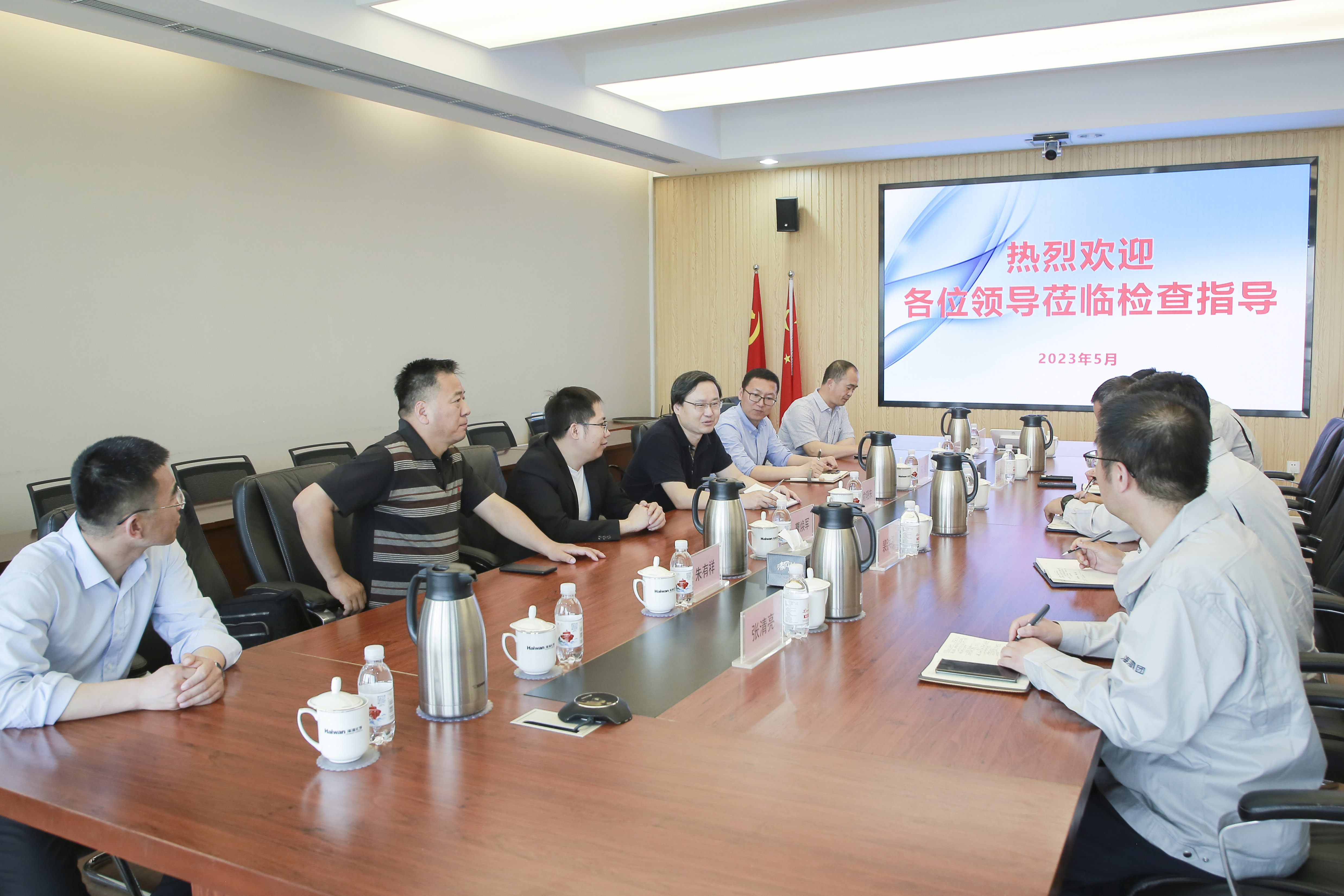 應急管理報(bao)領導到訪海灣(wān)化學