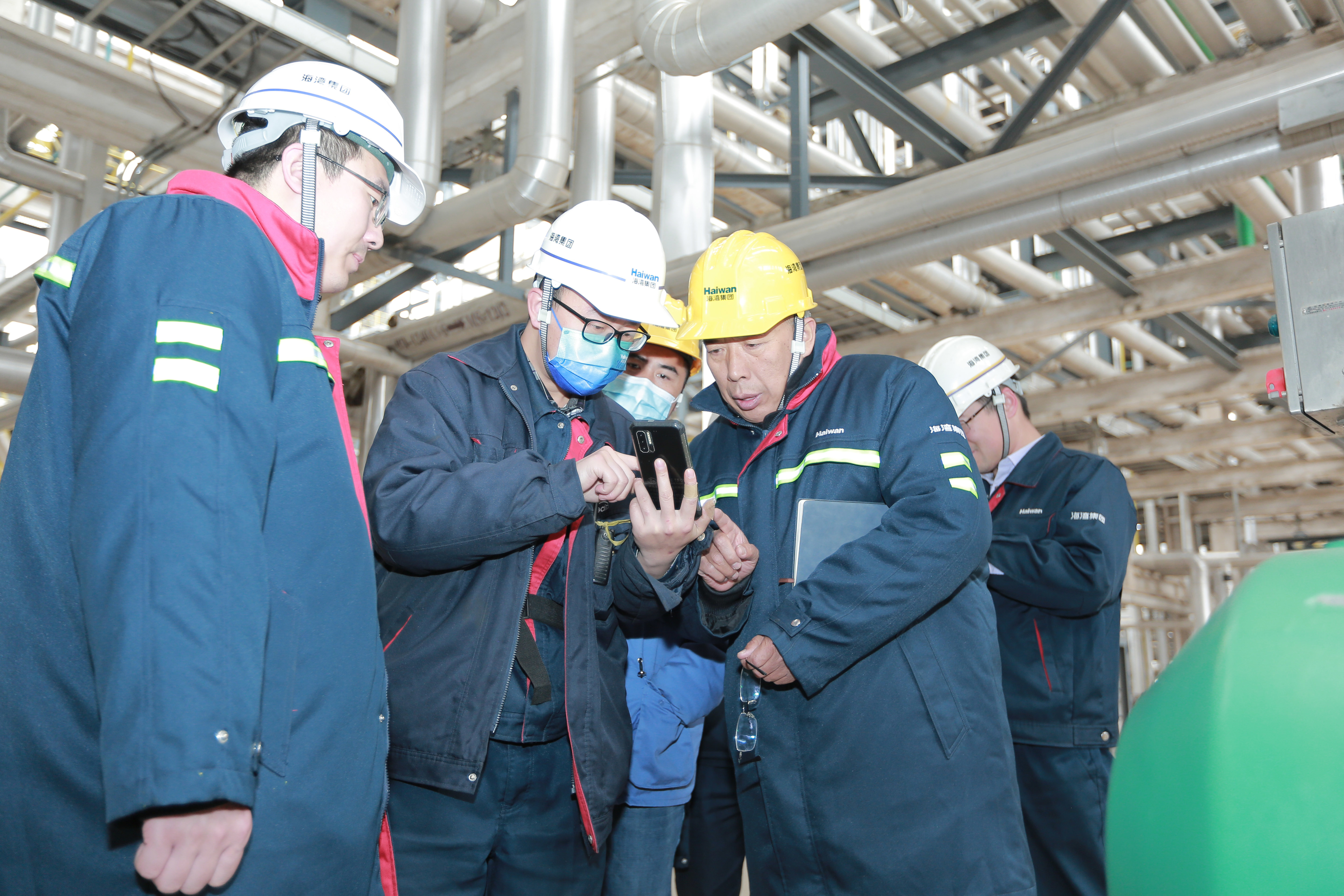 省應(ying)急廳到(dao)海灣化(hua)學督導(dao)安全工(gōng)作